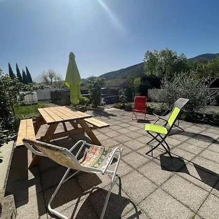 Appartement En Rez De Jardin -Terrasse-2 Chambres-Parking Le Poët-Laval Buitenkant foto