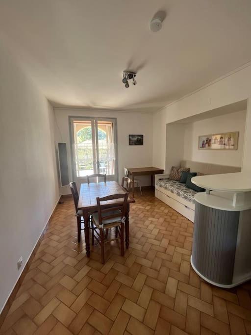 Apartment En Rez De Jardin -terrasse-2 Chambres-parking Le Poët-Laval