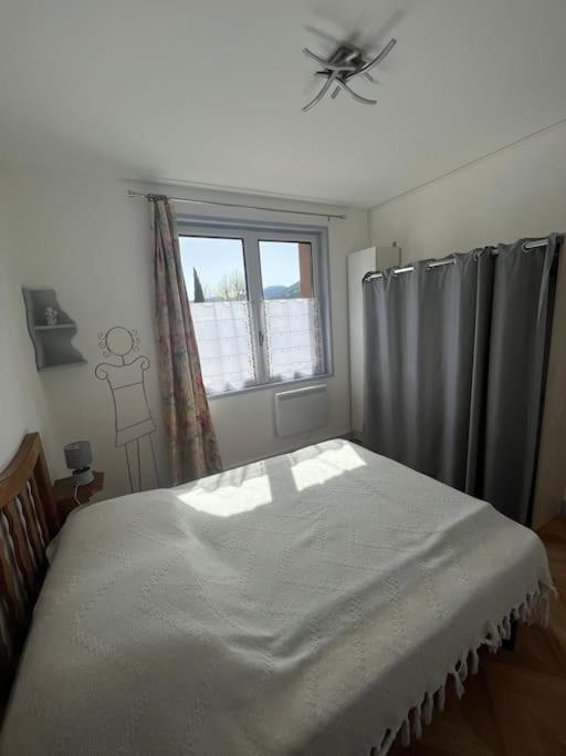 En Rez De Jardin -terrasse-2 Chambres-parking Le Poët-Laval